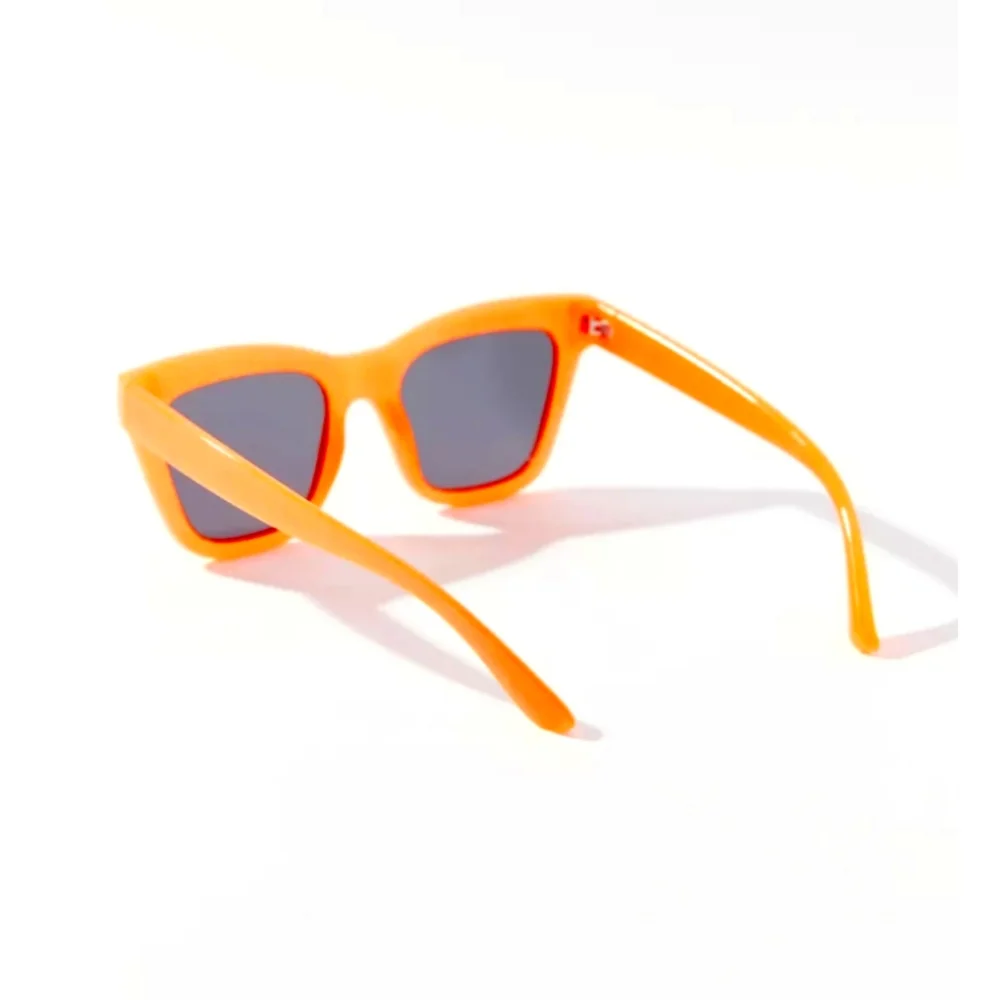 URBAN OUTFITTERS WHITNEY OVERSIZED SQUARE ORANGE SUNGLASSES